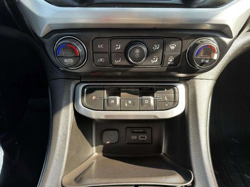 Used 2022 GMC Acadia SLE w/ Driver Convenience Package image 32