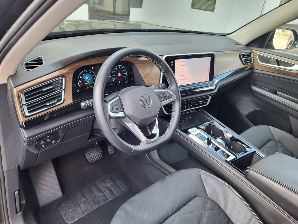 Used 2025 Volkswagen Atlas SE FWD image 10
