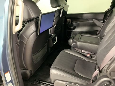Used 2025 Kia Carnival SX Prestige FWD image 38