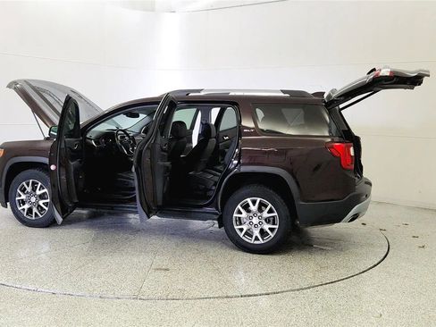 Used 2021 GMC Acadia SLT w/ Technology Package FWD image 11