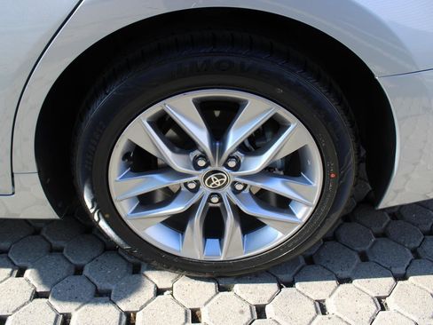 Used 2021 Toyota Avalon XLE w/ Carpet Mat Package (TMS) image 12