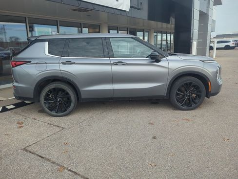 Used 2022 Mitsubishi Outlander SE image 8