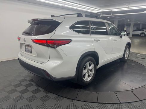 Used 2023 Toyota Highlander LE FWD image 5