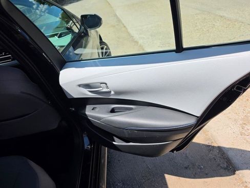 Used 2020 Toyota Corolla SE FWD image 3