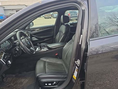 Used 2018 BMW M550i xDrive image 11