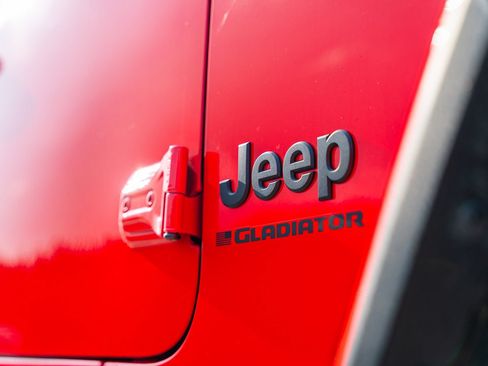 Used 2024 Jeep Gladiator Sport AWD/4WD image 13