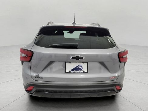 Used 2024 Chevrolet Trax RS w/ Sunroof Package FWD image 26