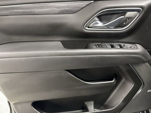 Used 2024 GMC Yukon SLT w/ SLT Luxury Package image 11