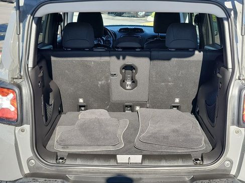 Certified 2020 Jeep Renegade Altitude w/ UConnect 8.4 Nav Group image 18