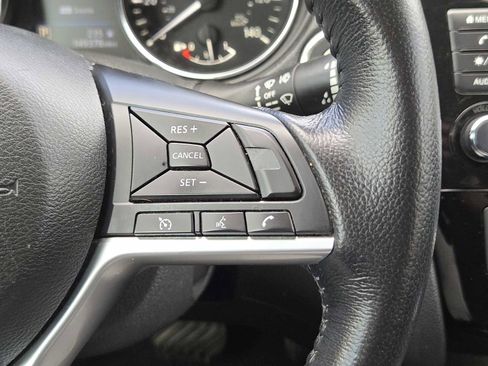 Used 2018 Nissan Rogue SV FWD image 28