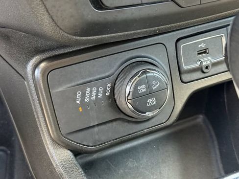 Used 2023 Jeep Renegade Trailhawk AWD/4WD image 22