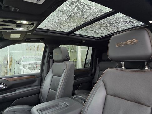 Used 2022 Chevrolet Suburban High Country image 23
