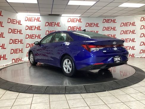 Used 2021 Hyundai Elantra SE FWD image 5