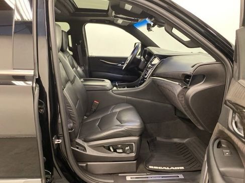 Used 2017 Cadillac Escalade Platinum image 26