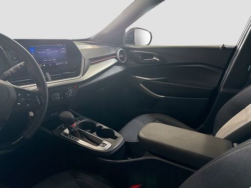 Used 2024 Chevrolet Trax RS FWD image 23