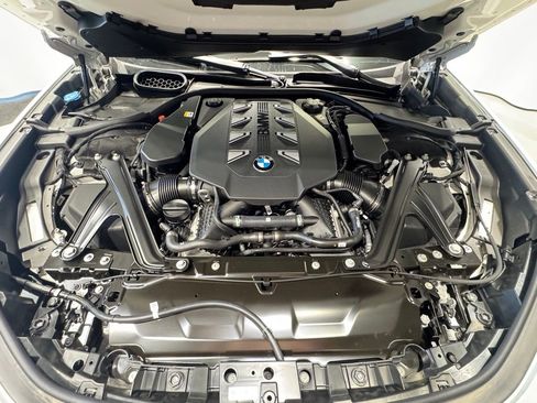 Used 2025 BMW 760i xDrive image 27