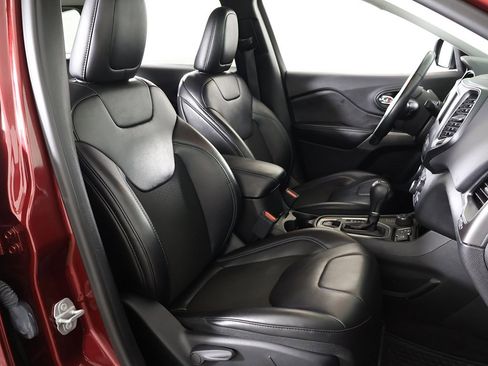 Used 2019 Jeep Cherokee Latitude Plus w/ Cold Weather Group image 28