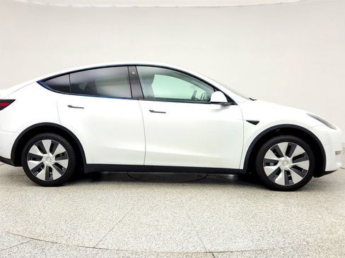 Used 2021 Tesla Model Y Long Range image 4