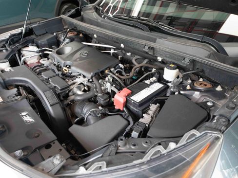 Used 2019 Toyota RAV4 LE w/ Carpet Mat Package FWD image 33