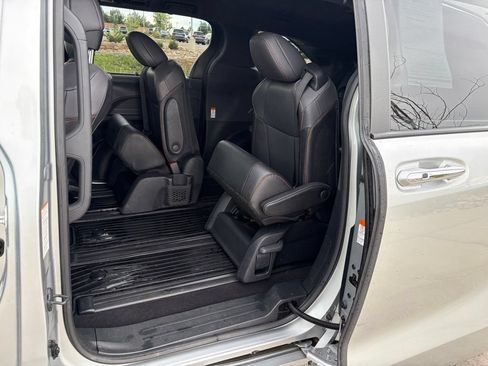 Used 2023 Toyota Sienna XSE w/ XSE Plus Package AWD/4WD image 17