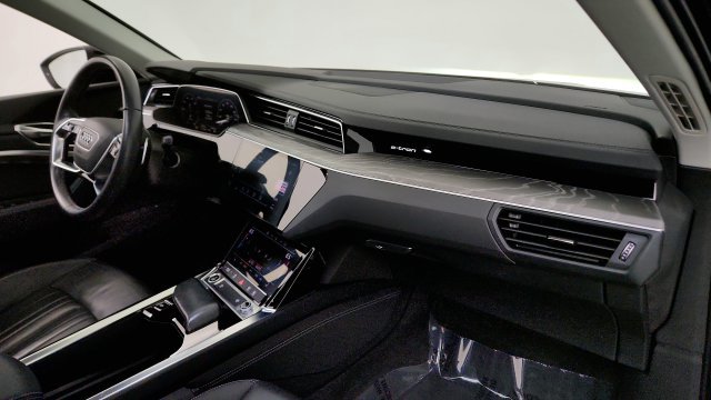 Used 2024 Audi Q8 e-tron Premium AWD/4WD image 33