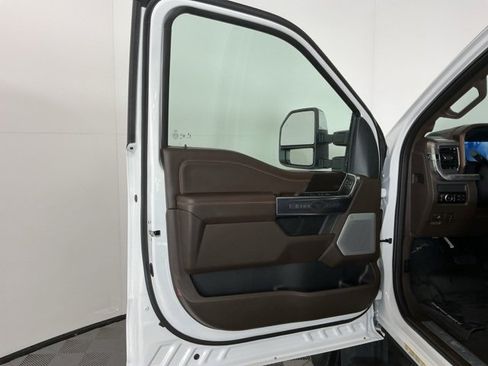 Used 2025 Ford F450 King Ranch w/ Chrome Package image 16