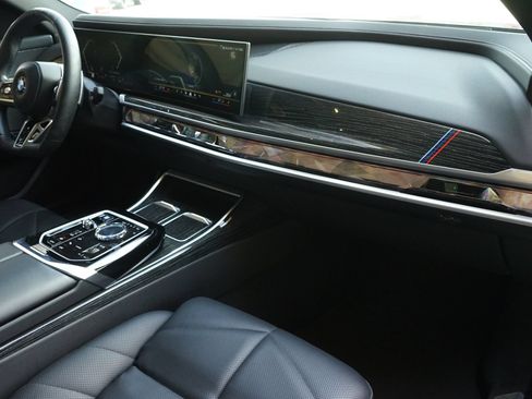 Used 2023 BMW 740i w/ Parking Assistance Package RWD image 5