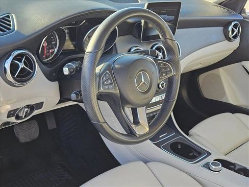 Certified 2020 Mercedes-Benz GLA 250 image 10