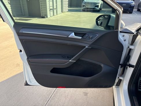 Used 2020 Volkswagen GTI SE image 10