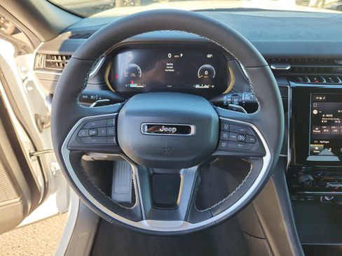 New 2025 Jeep Grand Cherokee L Altitude image 18