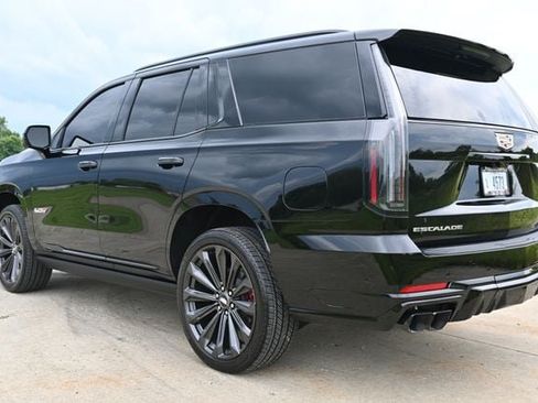 Used 2026 Cadillac Escalade V AWD/4WD image 7