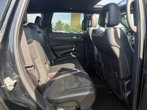 Certified 2022 Jeep Grand Cherokee Laredo X AWD/4WD image 16