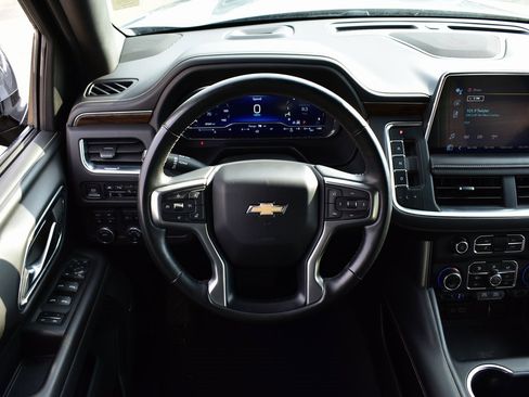 Used 2023 Chevrolet Suburban Premier image 40