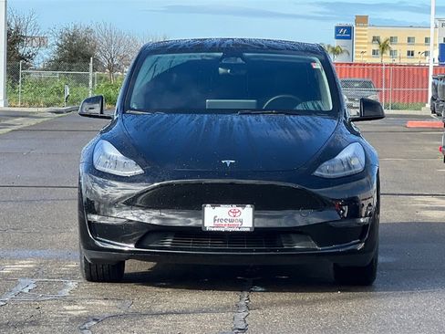 Used 2024 Tesla Model Y Long Range image 11