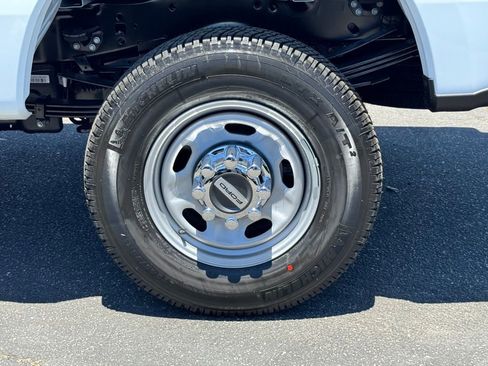 New 2025 Ford F250 XL w/ 360-Degree Camera Package AWD/4WD image 19