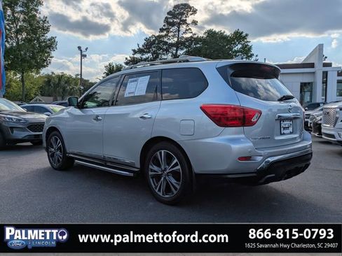 Used 2019 Nissan Pathfinder Platinum FWD image 4