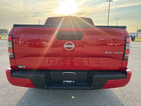 Used 2024 Nissan Frontier SV w/ Technology Package AWD/4WD image 5