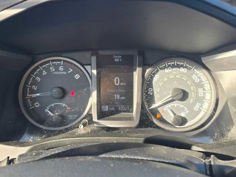 Used 2019 Toyota Tacoma TRD Sport image 7