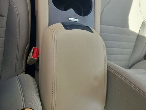 Used 2019 Ford Taurus SE FWD image 24