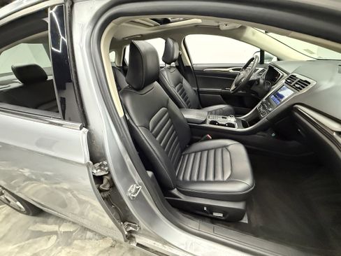 Used 2020 Ford Fusion SE image 22