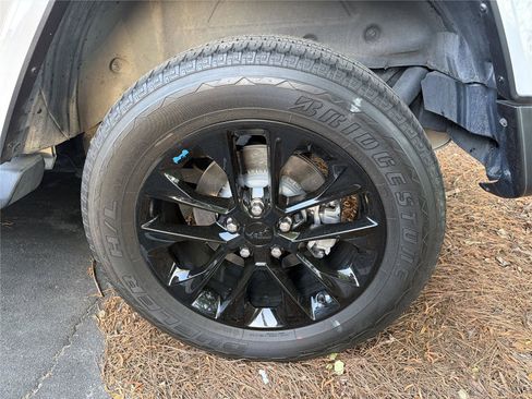 Used 2022 Jeep Wrangler Unlimited Sahara w/ Cold Weather Group image 10