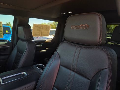 Used 2022 Chevrolet Silverado 1500 High Country w/ High Country Premium Package AWD/4WD image 21