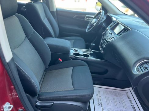 Used 2017 Nissan Pathfinder SV image 20
