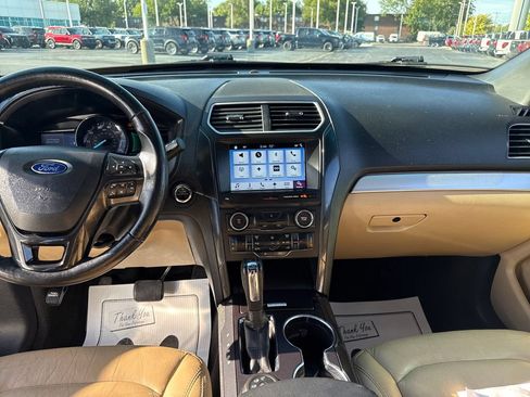 Used 2017 Ford Explorer XLT w/ Equipment Group 202A AWD/4WD image 26