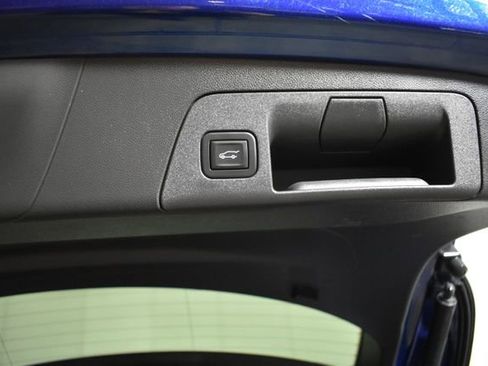 Used 2023 Buick Envision Avenir image 32