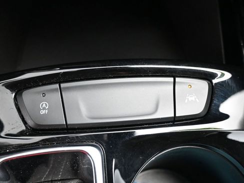 Used 2025 Chevrolet Trax LT FWD image 31