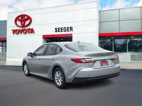 Used 2025 Toyota Camry LE FWD image 9