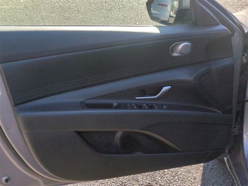 Used 2024 Hyundai Elantra SE image 10