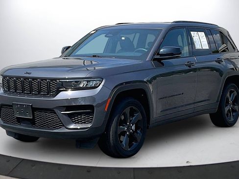 Certified 2023 Jeep Grand Cherokee Altitude AWD/4WD image 4