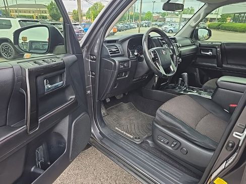 Used 2014 Toyota 4Runner Trail AWD/4WD image 12